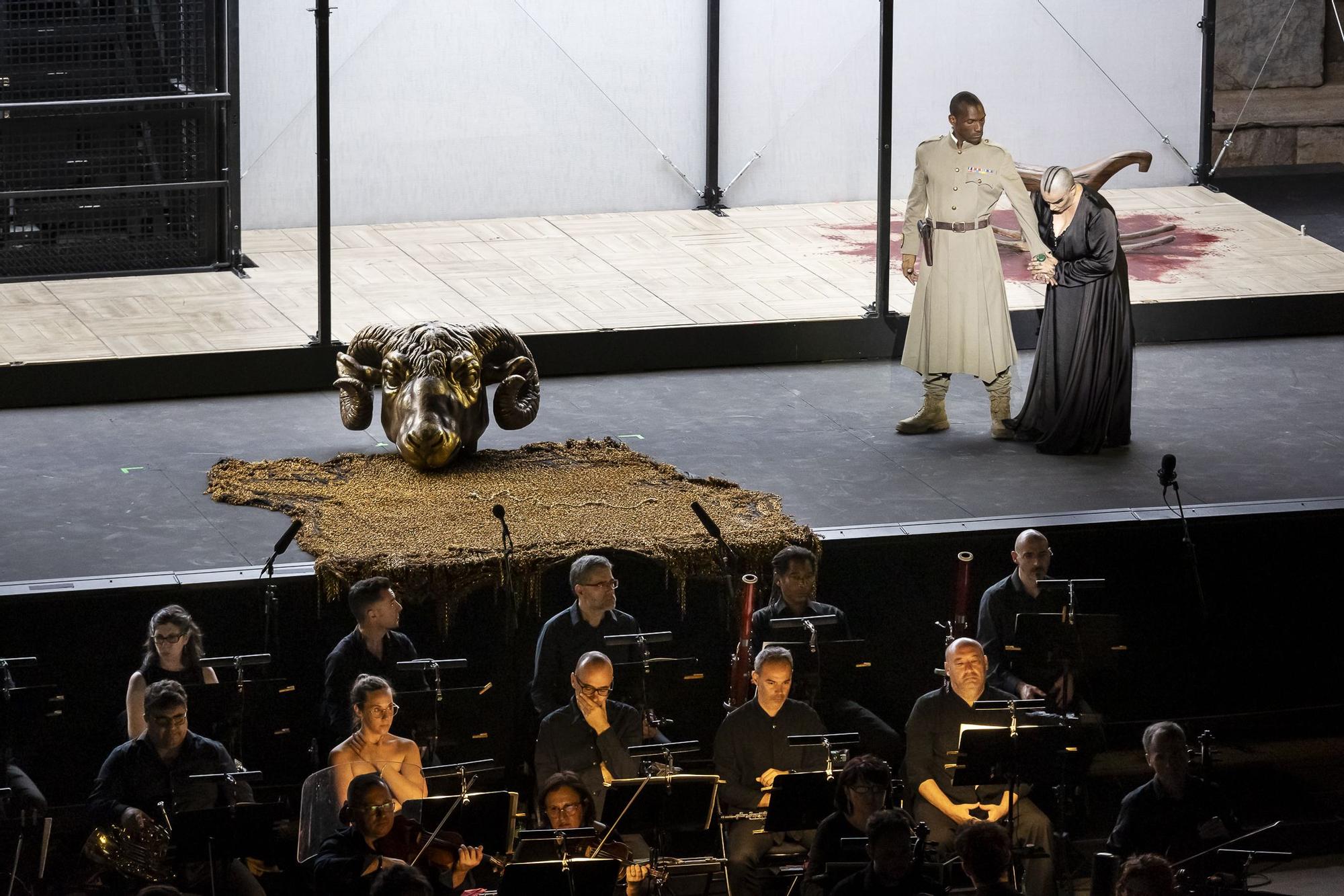 Una gran Medea operística levanta el telón imaginario del festival de teatro de Mérida