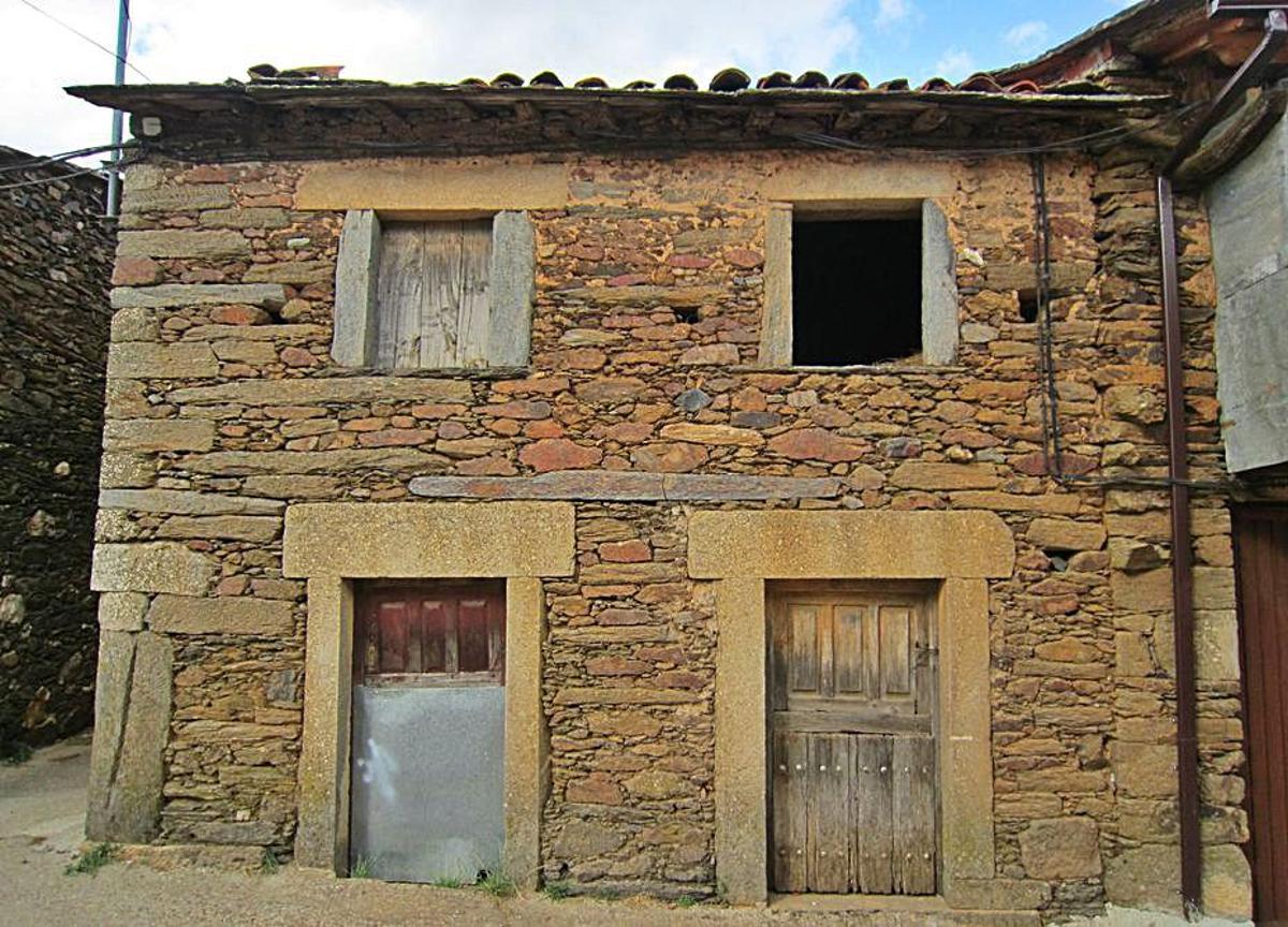 Casa de arquitectura tradicional del pueblo de Nuez de Aliste. | Cedida