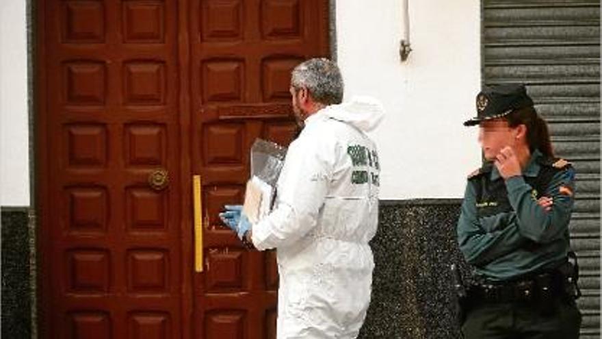 Dos agents ferits pels trets d&#039;un home atrinxerat a Còrdova