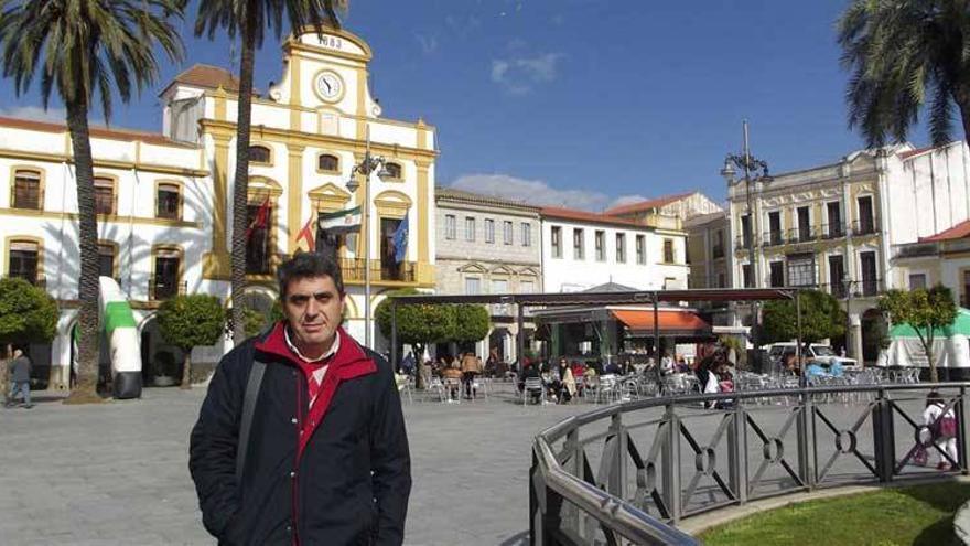 Juan Luis Lancho: &quot;El Ayuntamiento de Mérida quiere echar a 83 trabajadores y sustituirlos por otros 37 en situación similar&quot;