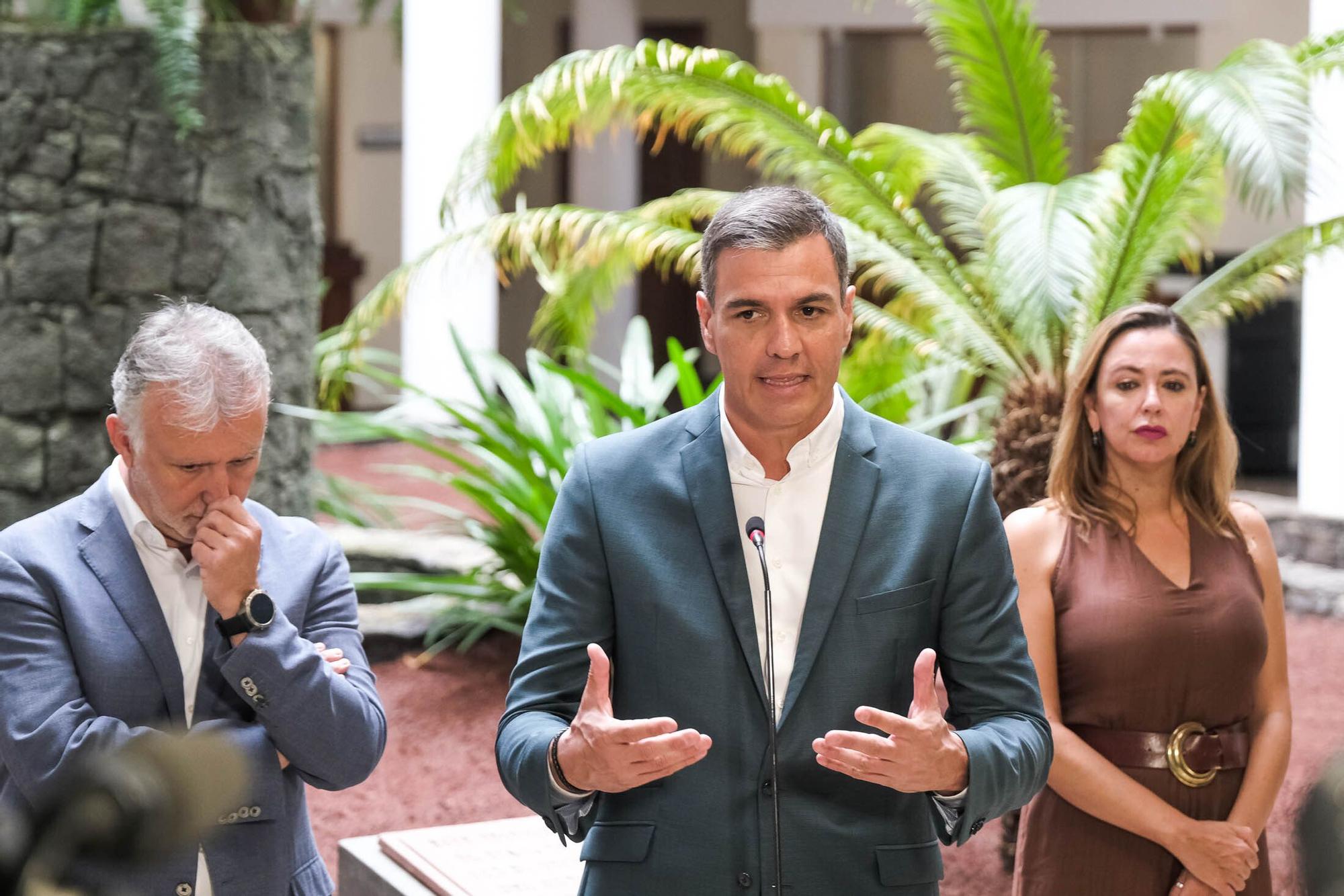 Encuentro entre Pedro Sánchez y Ángel Víctor Torres en el Cabildo de Lanzarote