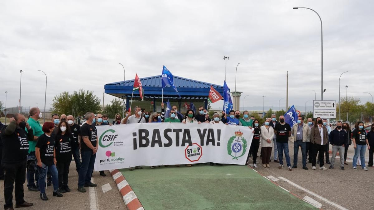 Protesta de los sindicatos de Instituciones Penitenciarias ante la prisión de Córdoba.