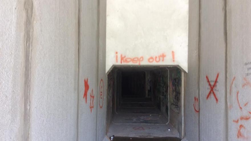 Un embudo en la canalización del barranco de la Cova de l&#039;Aigua de Dénia