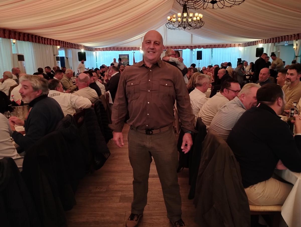 El subteniente Marines, durante la comida en la que se han reunido cientos de amigos.