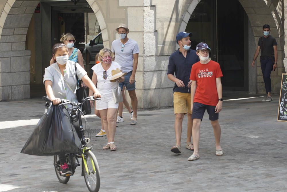 Primer dia amb la mascareta obligatòria a Catalunya