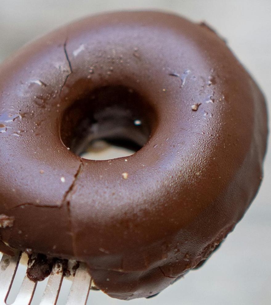 ¿Donuts de chocolate en cinco minutos? Es posible