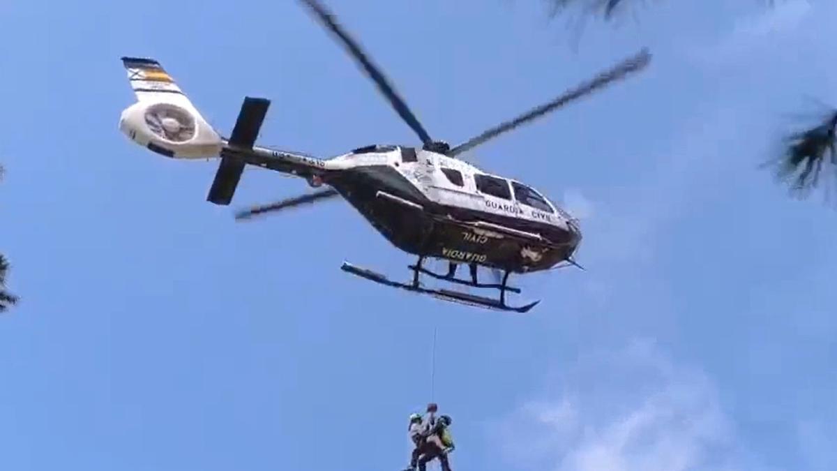 VÍDEO | La Guardia Civil rescata en helicóptero a una excursionista herido en Andratx