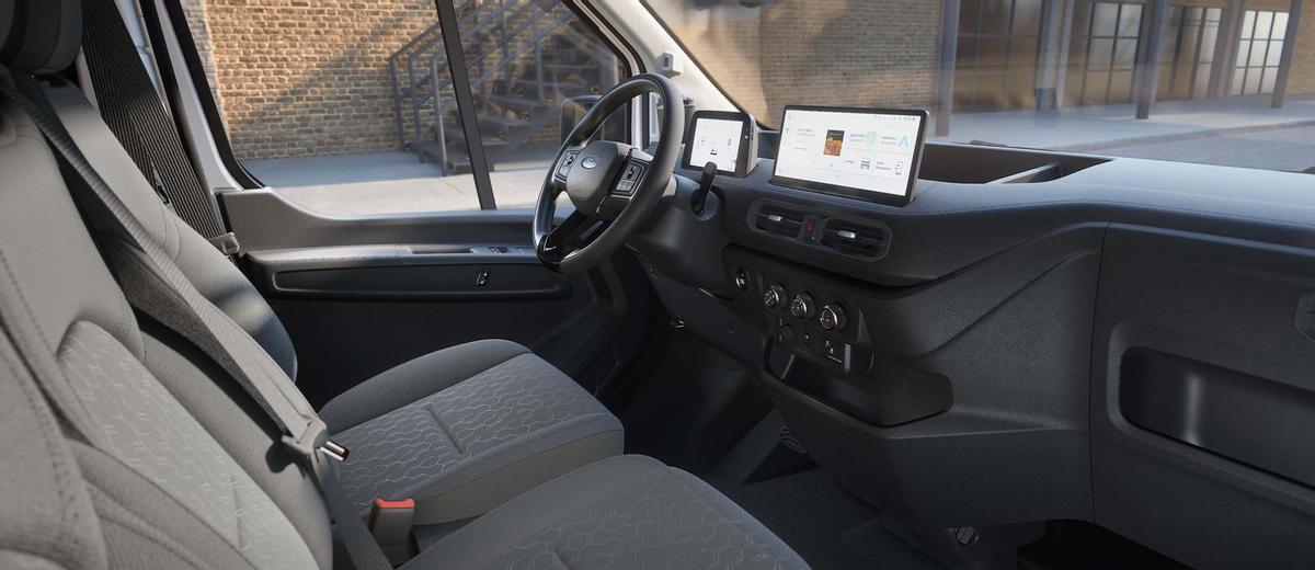El interior de una Ford Transit City.