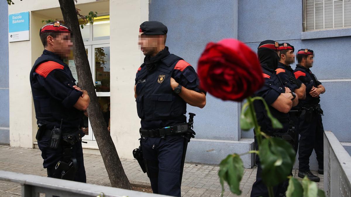 Los Mossos ordenan informar de la presencia policial en las escuelas.(Subtitulado).