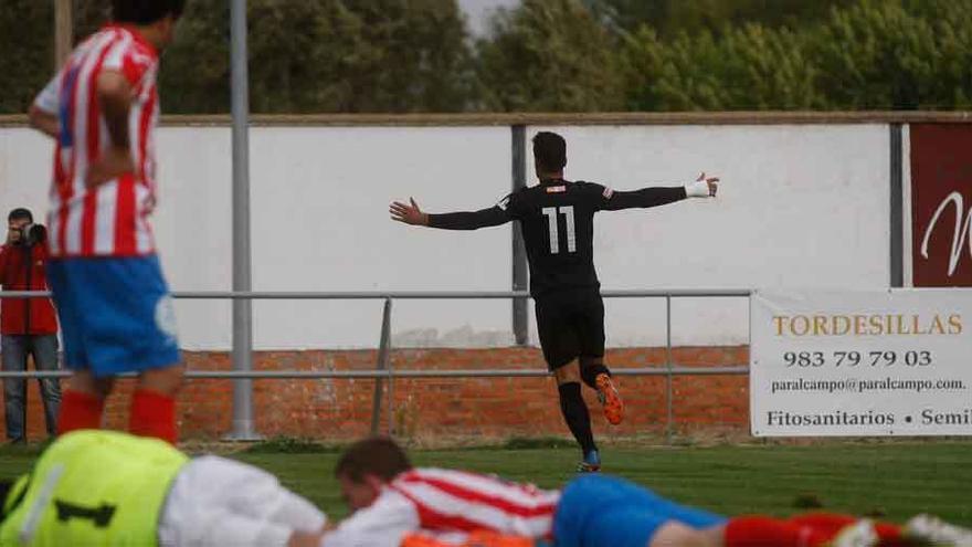 Nata celebra un gol ante el Tordesillas en el partido de ida.