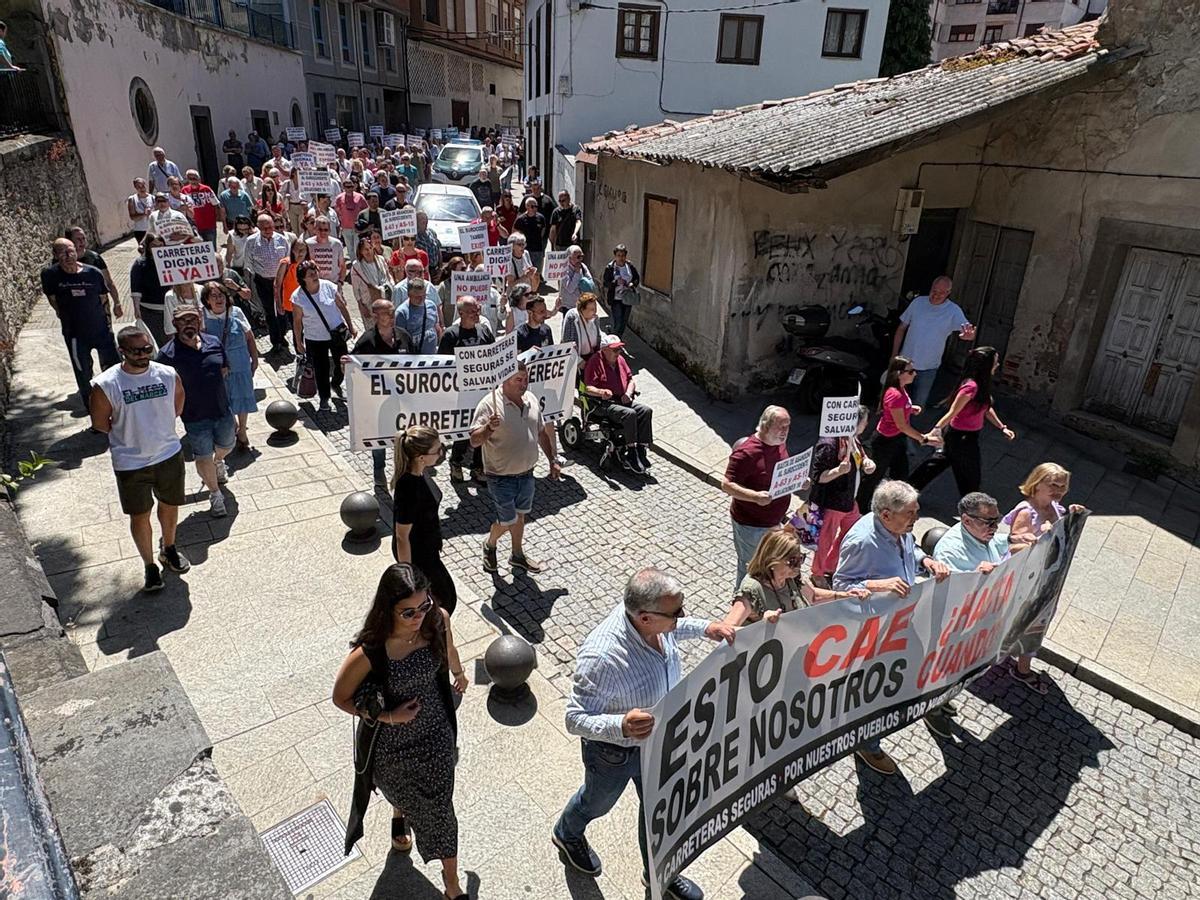 Así fue la manifestación en Cangas del Narcea para exigir unas carreteras dignas