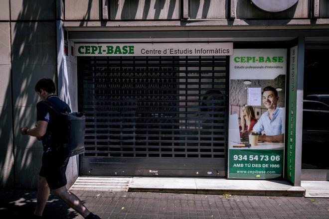 Consum plantea a los 200 afectados por el cierre de una academia de Barcelona cuatro vías para recuperar el dinero
