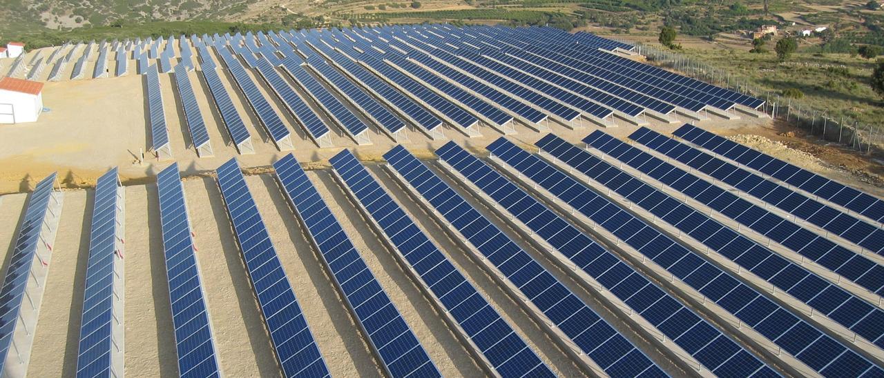 El nuevo modelo energético pasa por parques solares y la incorporación de más eólicos.