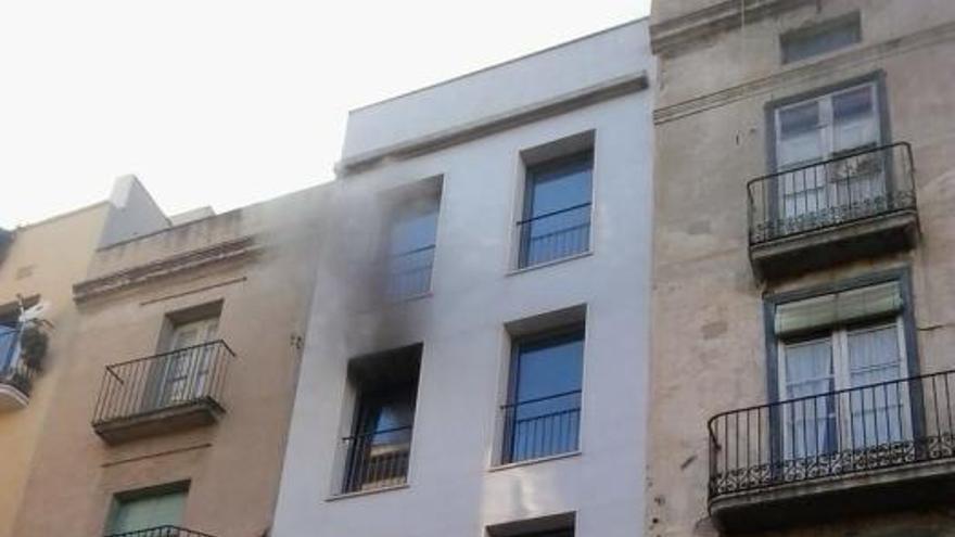 Evacuen els veïns d&#039;un edifici de Figueres per l&#039;incendi d&#039;una assecadora