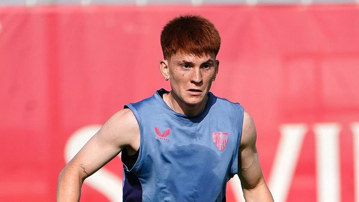 Valentín Barco, durante un entrenamiento con el Sevilla