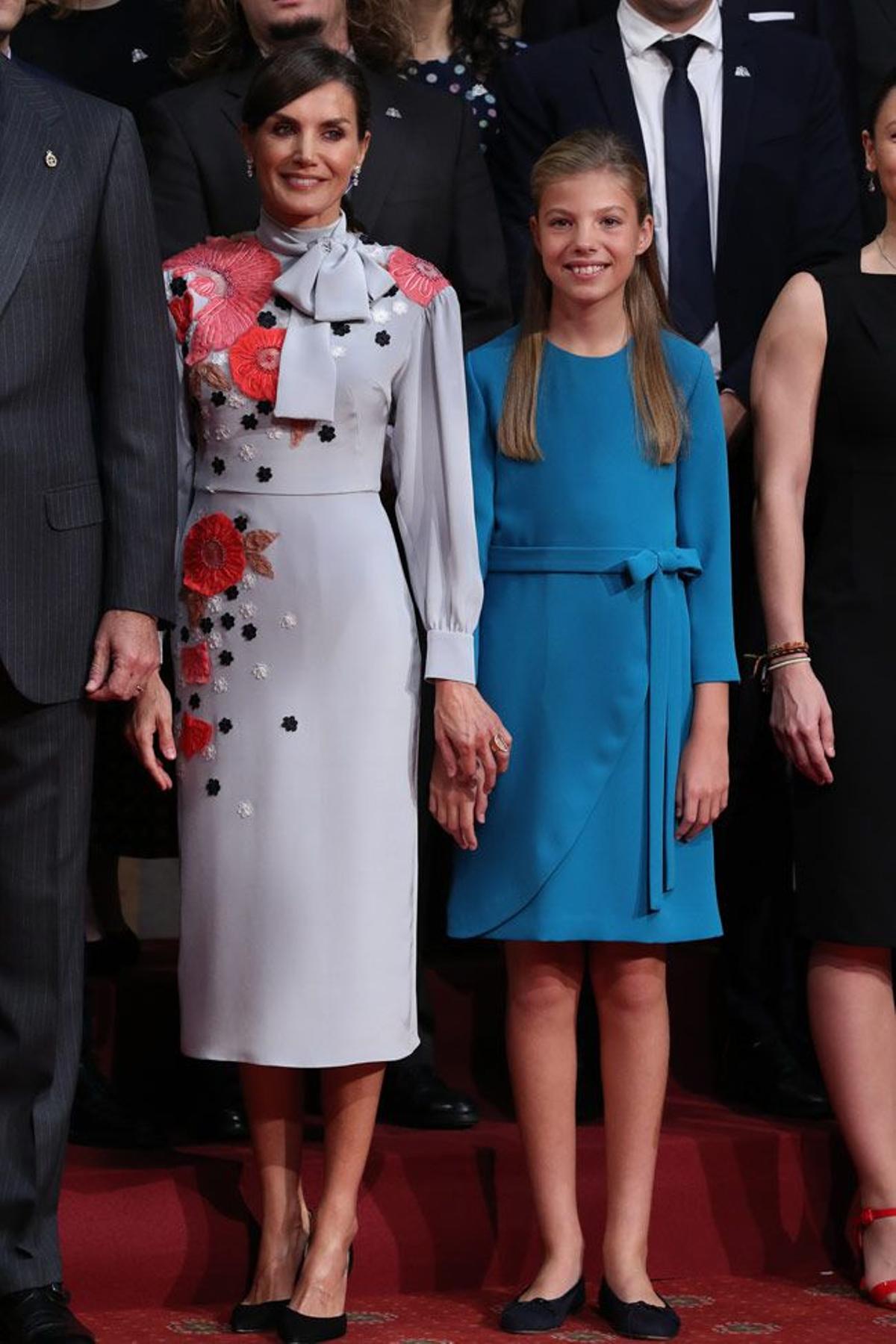 La reina Letizia y la princesa Sofía llegan a la audiencia de los premios Princesa de Asturias