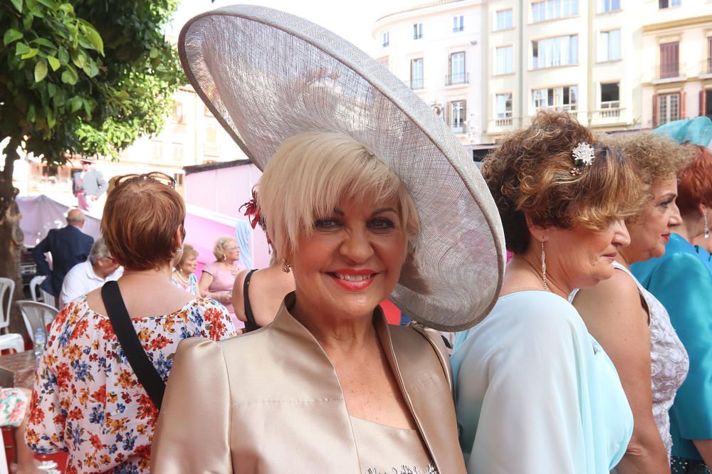 La Pasarela de Moda de la Semana del Mayor ha tenido como protagonistas a 132 modelos de entre 55 y 80 años, que han desfilado en la plaza de La Constitución.