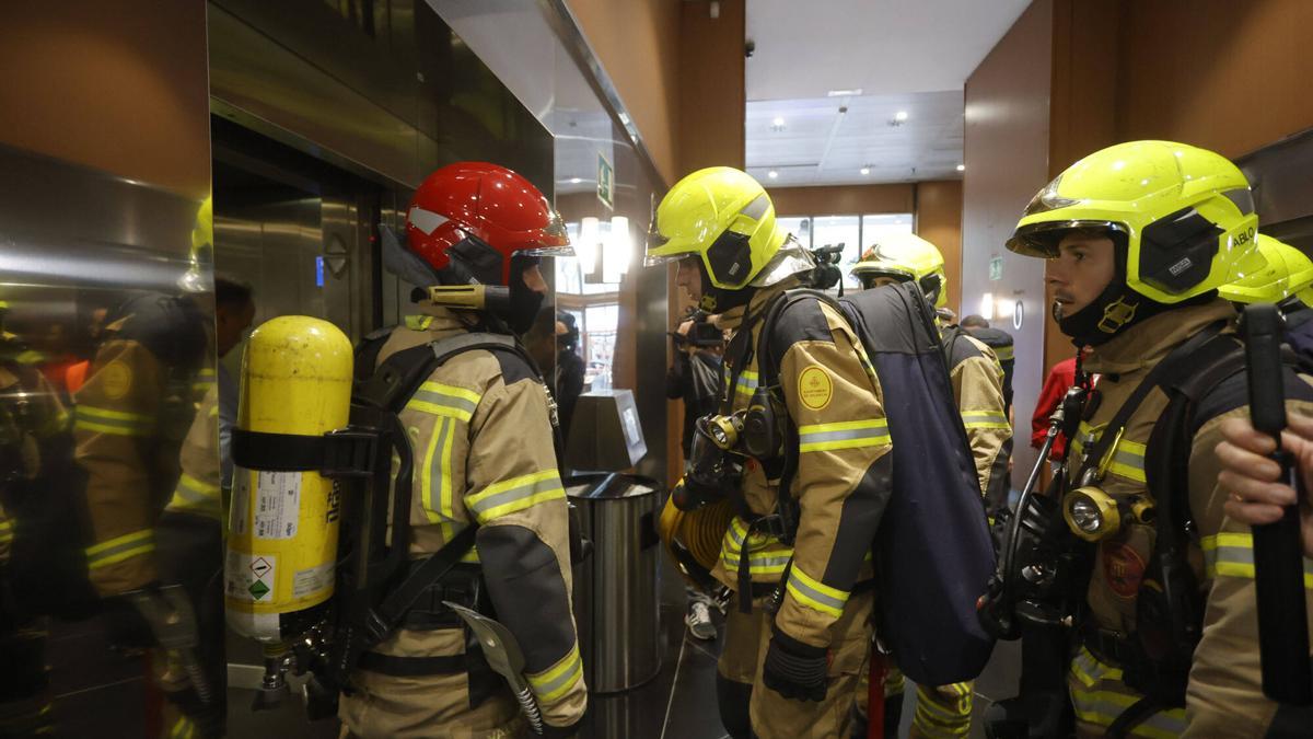 Simulacro de incendio en un edificio de oficinas de Valencia.