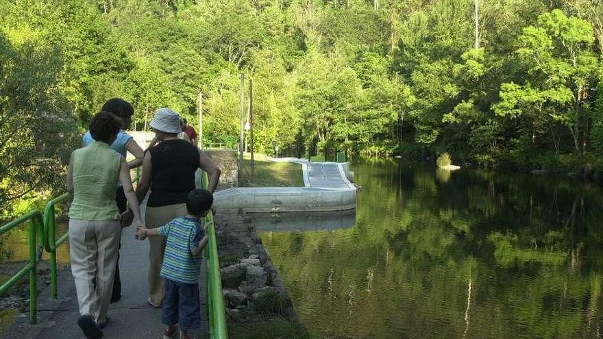 Coto de pesca de Chelo en el río Mandeo, en Coirós.