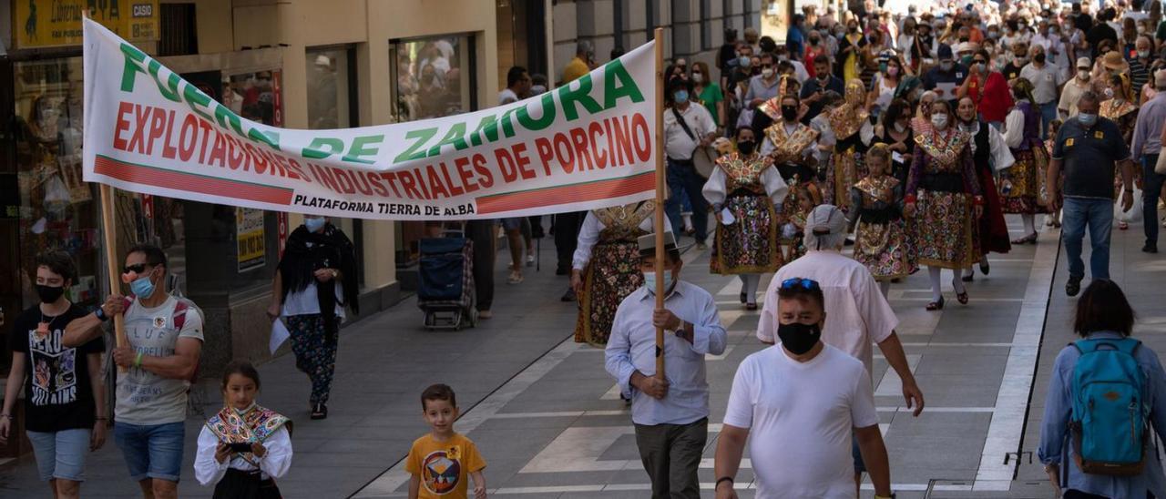 Imagen de archivo de una manifestación pasada de la plataforma de Tierra de Alba contra las macrogranjas. | J. L. F.