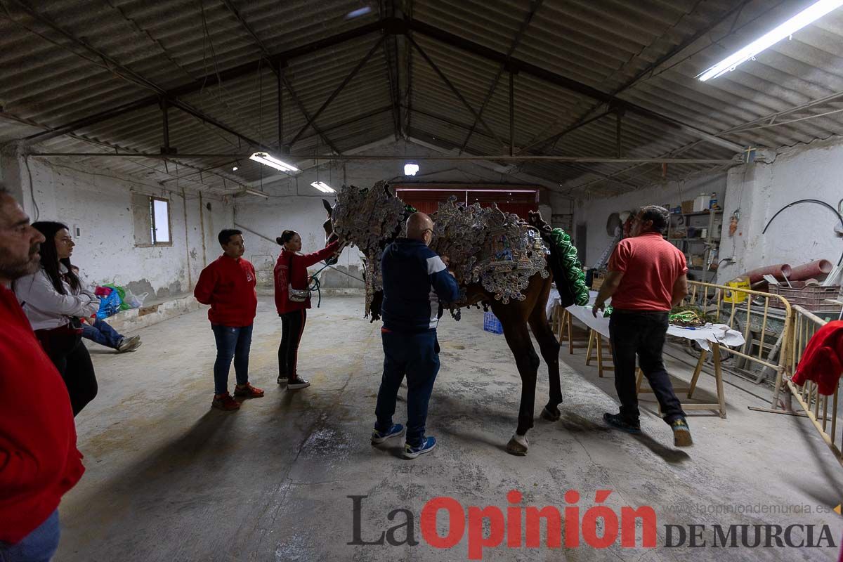 Vestir a un caballo del vino en la mañana del dos de mayo