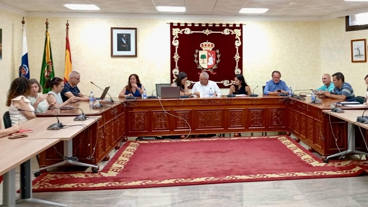 El Consistorio de Antigua aprueba 7,7 millones para parques y asfaltados