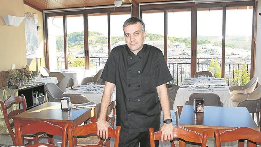 Taberna Restaurante Casa José renueva su salón con vistas al río Guadalquivir