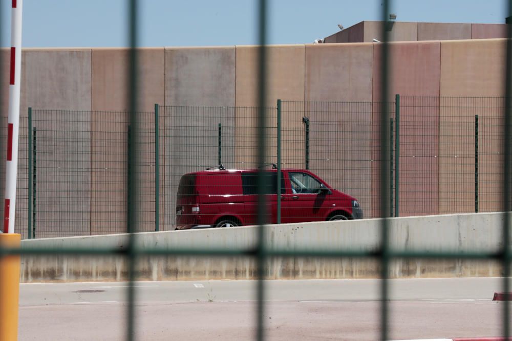 Junqueras, Romeva, Sànchez i Cuixart arriben a la presó de Lledoners