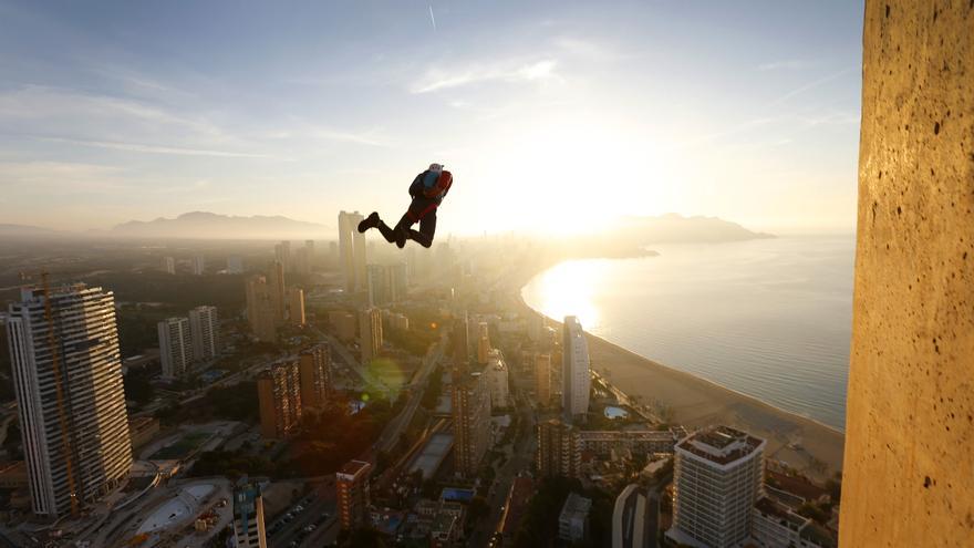 Accidente de un participante del mundial de salto base en Benidorm