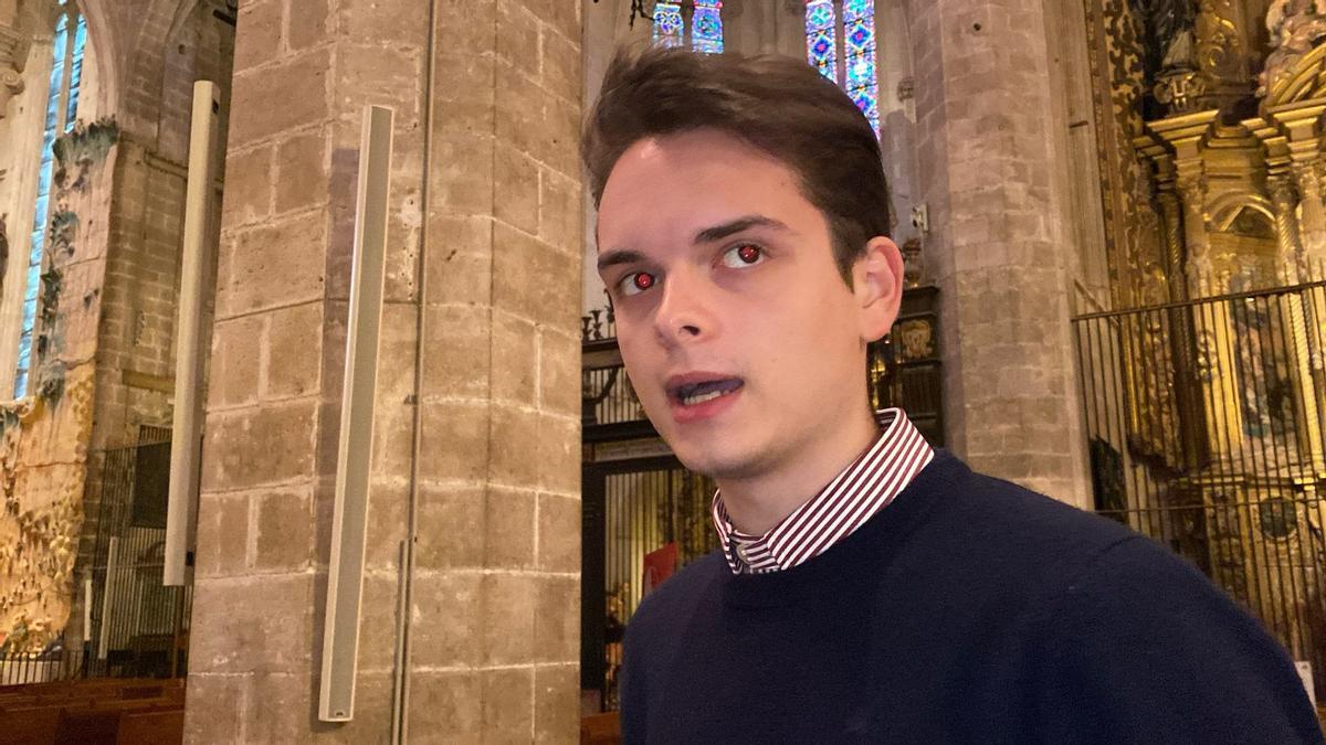 Carlos López atiende a este diario en La Seu.