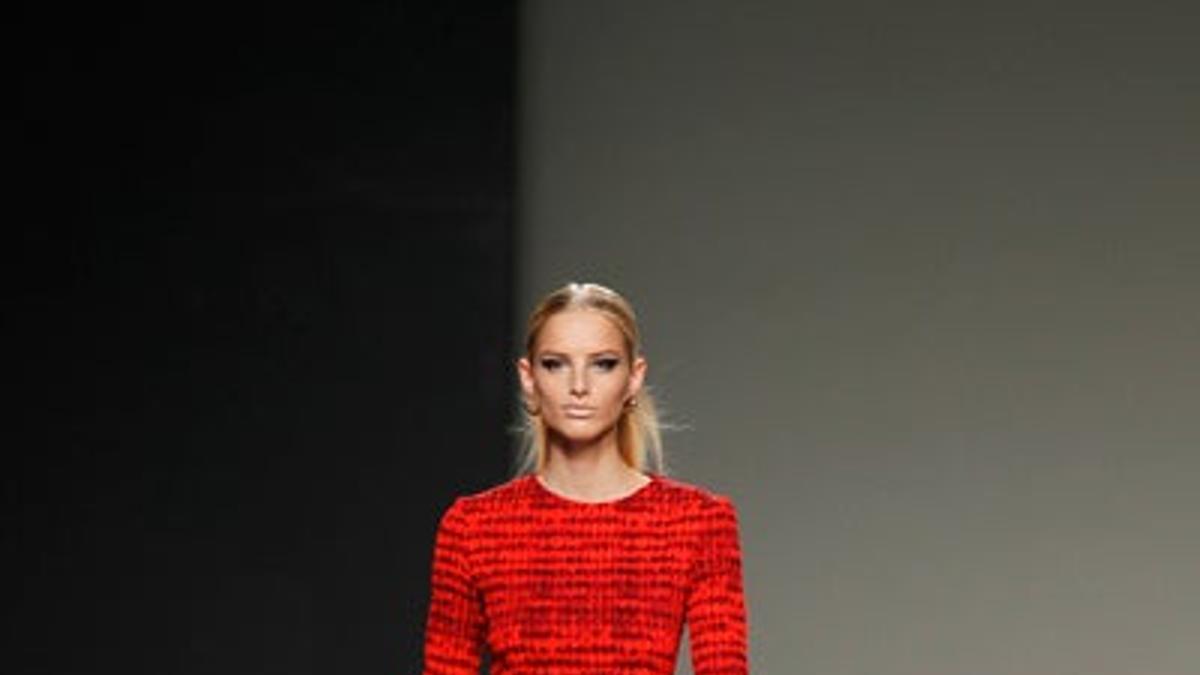 Angel Schlesser apuesta por líneas minimal en MBMFW