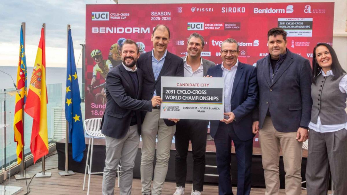 Foto de la presentación de la candidatura.