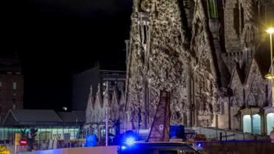 Els Mossos van acordonar la Sagrada Família.