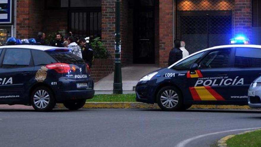 Varios coches patrulla de la Policía Nacional de Pontevedra