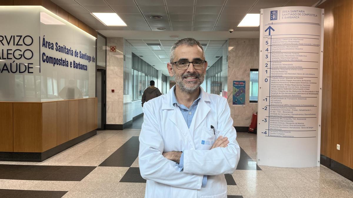 José Gómez Rial, jefe del Servicio de Inmunología del CHUS, el único que hay en la comunidad