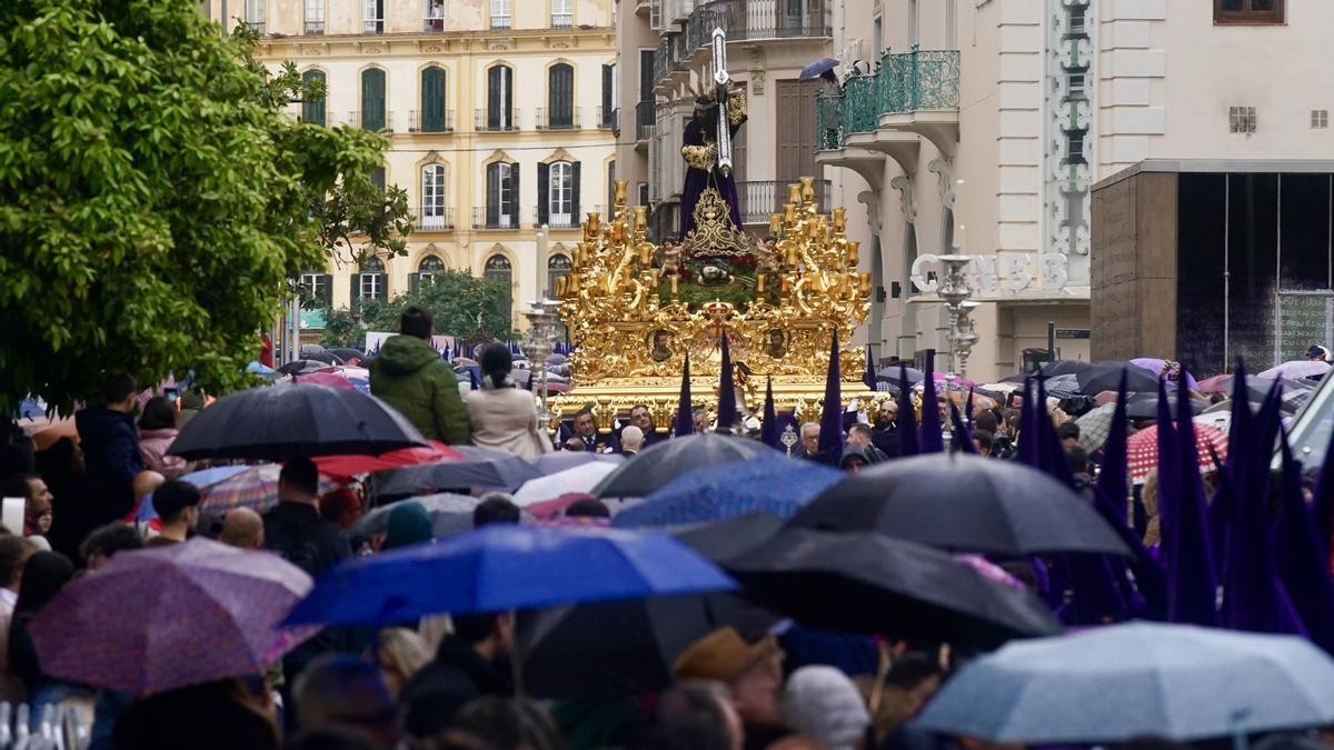 Jesús El Rico, bajo una fina lluvia el Miércoles Santo.