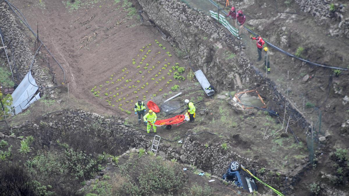 Rescate de los cuerpos de los fallecidos en el accidente de tráfico de Gran Canaria