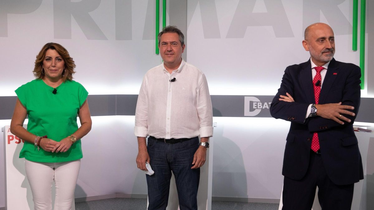 Susana Díaz( i), Juan Espadas (c) y Luis Ángel Hierro (d) posan antes del debate.