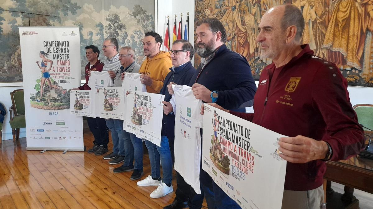 Participantes en el acto de presentación celebrado en Toro