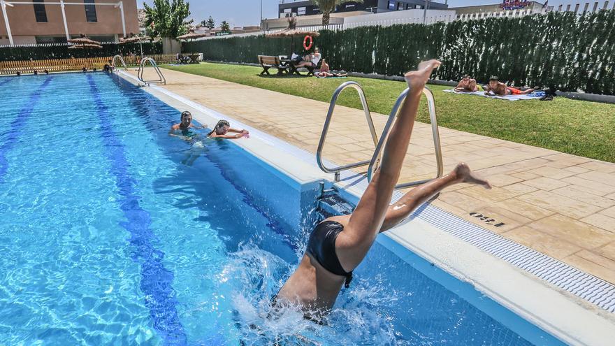 Orihuela abre sus piscinas municipales este sábado