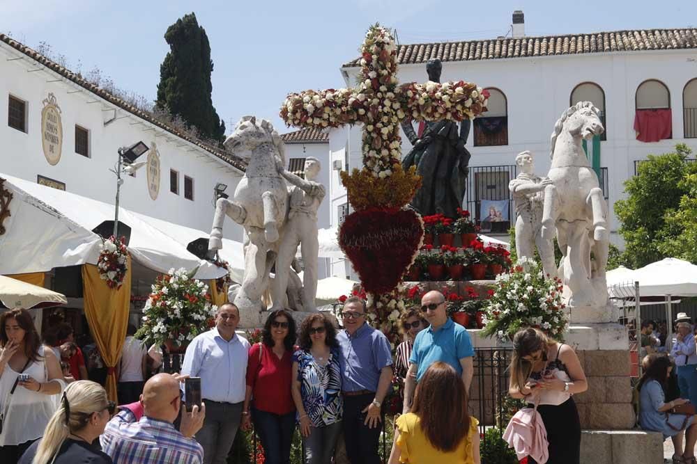 La Cruces abren el Mayo festivo