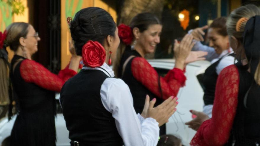 Soy asturiana y esto es lo que me cuesta ir a la Feria de Sevilla (con alquiler del traje y rebujitos incluidos)