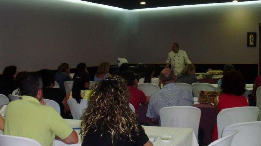 Sala Gradín acogió las jornadas del proyecto Galiat 6+7 en el que participan familias de A Estrada.