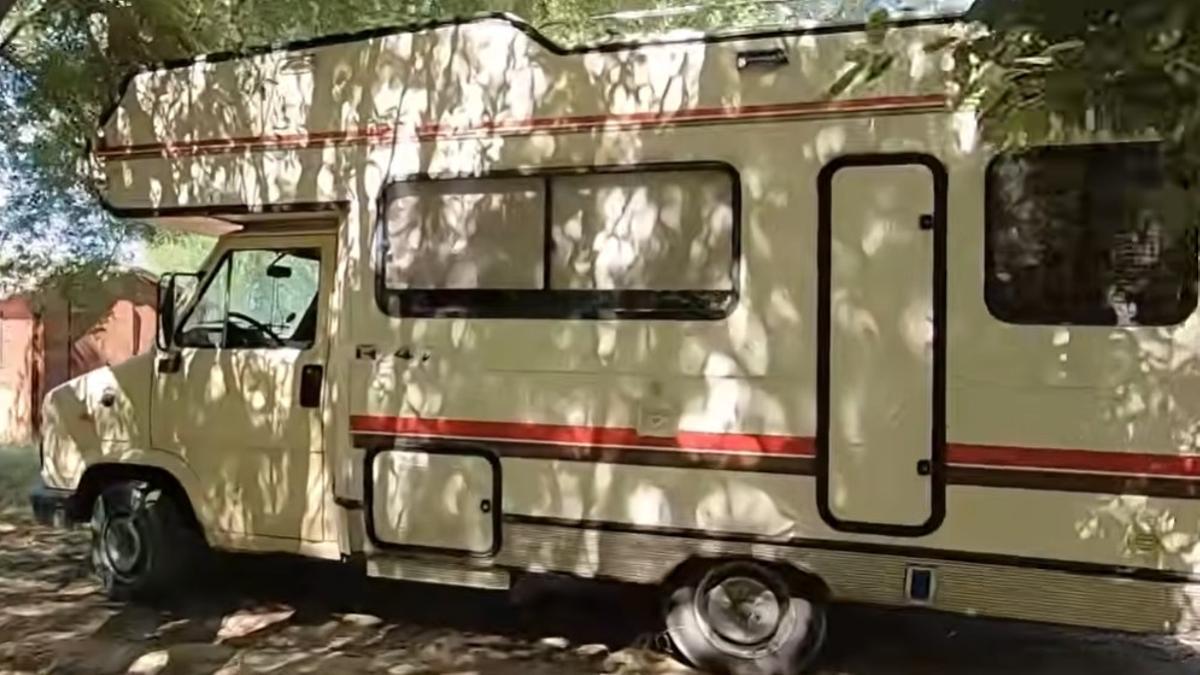 Nelo pensó que, después de 30 años como bombero, debía darse un descanso y compró una autocaravana.