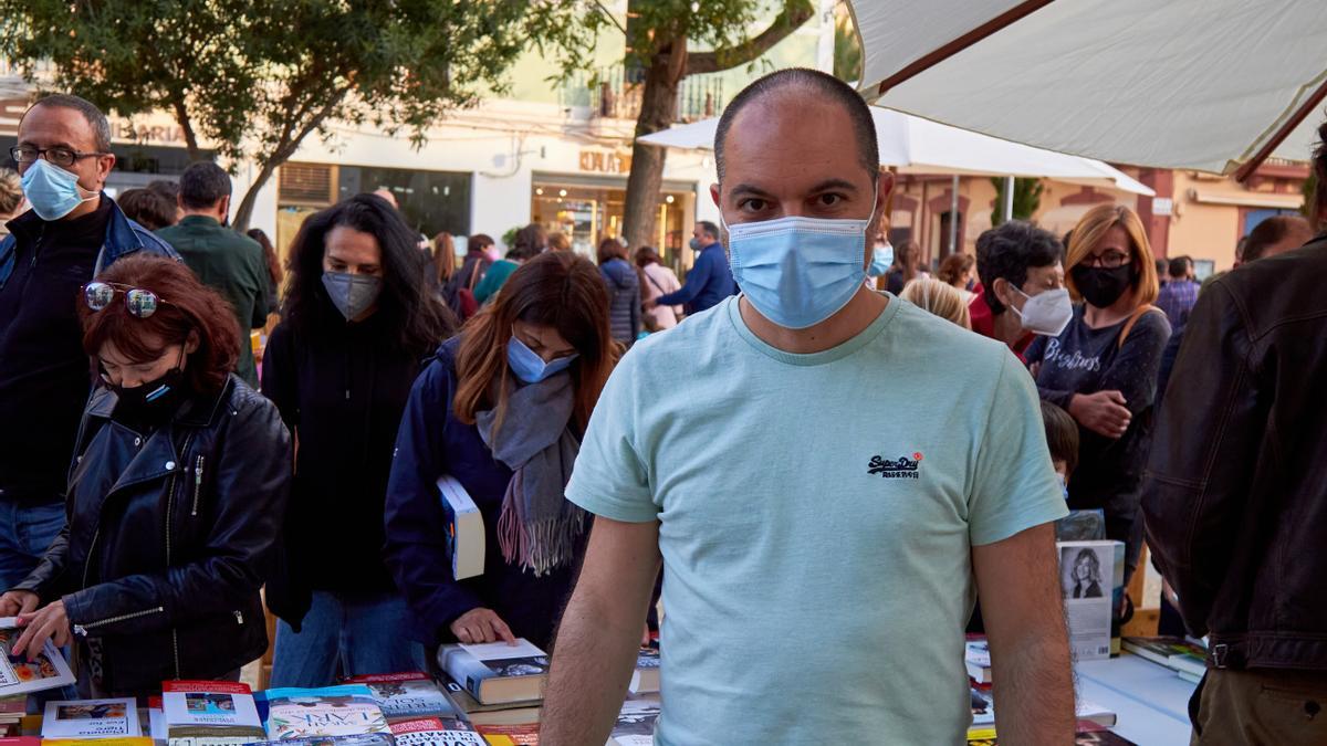 Vicent Marí, de la Llibreria Meditterània a la parada del passeig