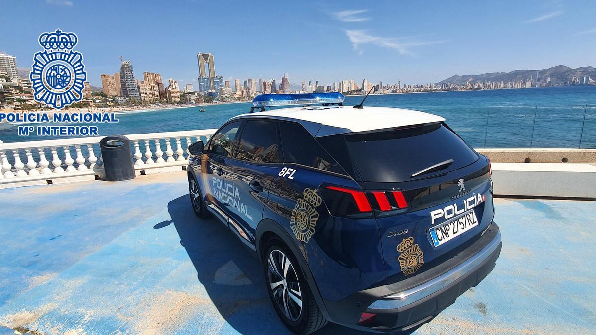 Un coche policial en Benidorm