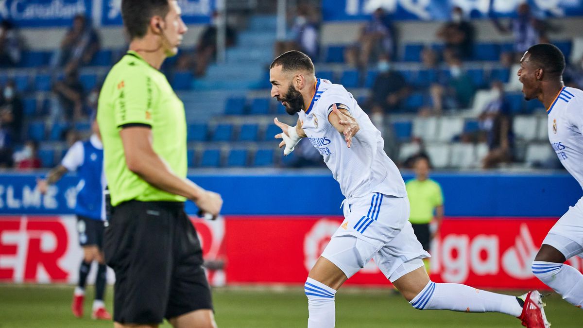 Karim Benzema celebra un gol con el Real Madrid.