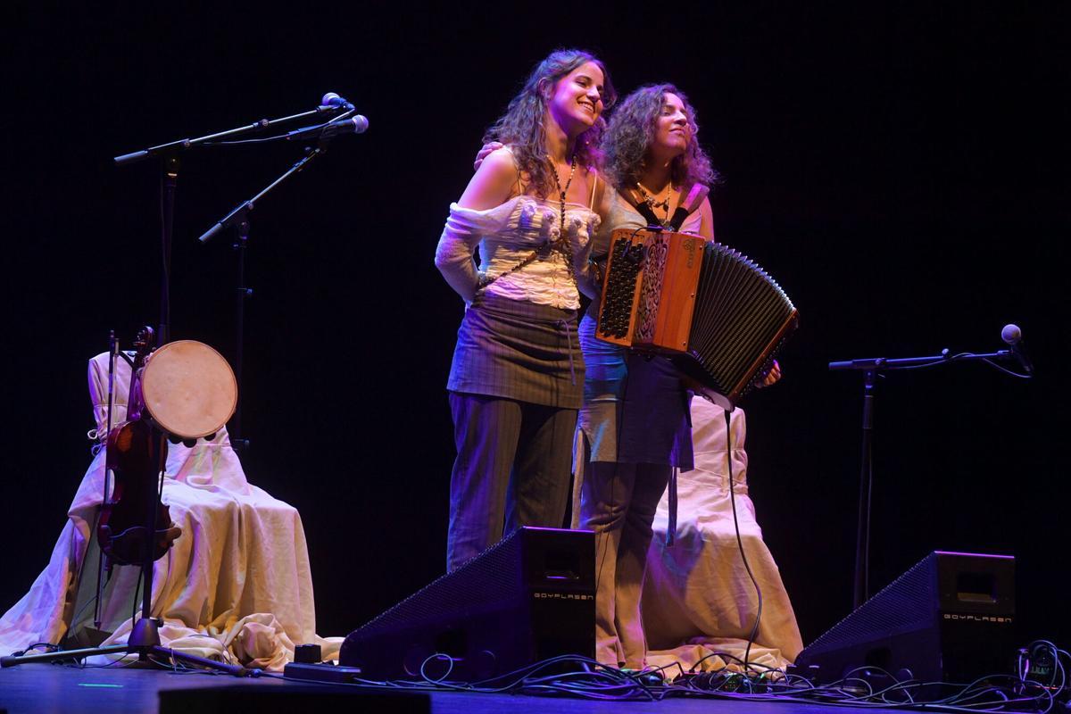 Caamaño & Ameixeiras nos XXV Premios OPINIÓN da Música de Raíz. Caamaño & Ameixeiras nos XXV Premios OPINIÓN da Música de Raíz.