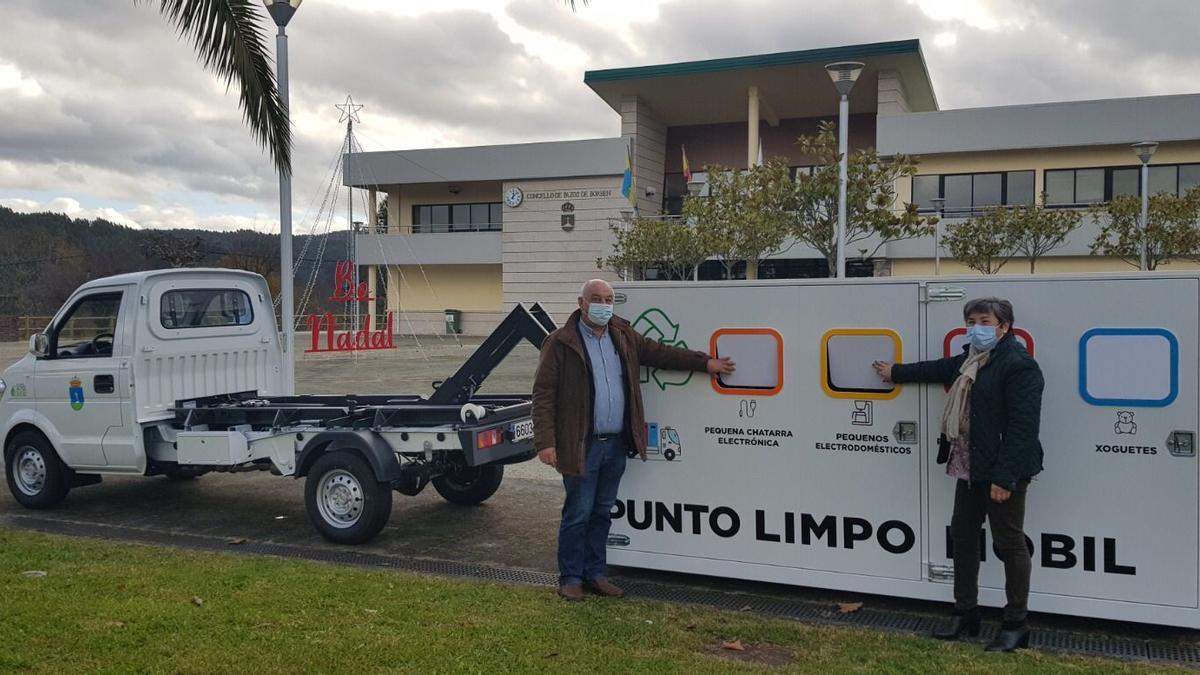 El nuevo punto limpio móvil de Pazos de Borbén. / FdV