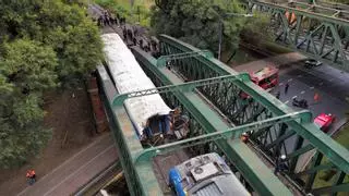 Tren de pasajeros se estrelló contra un tren de mantenimiento en Buenos Aires